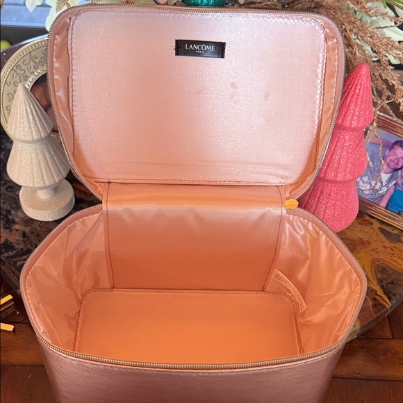 Lancome Metallic Rose Cosmetic Case - Picture 3 of 3